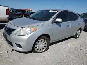 Nissan Versa S 1.6L 4 2013