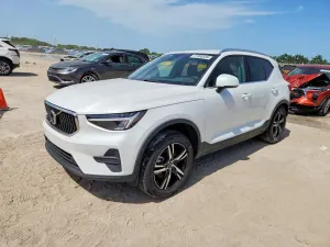 Volvo XC40 2.0L 4 2025