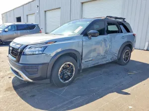 Nissan Pathfinder 3.5L 6 2023