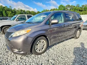Toyota Sienna 3.5L 6 2015