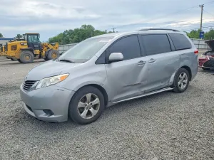 Toyota Sienna 3.5L 6 2012