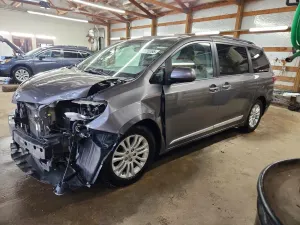 Toyota Sienna 3.5L 6 2015