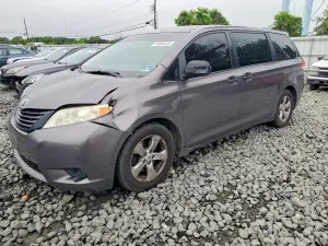 Toyota Sienna 3.5L 6 2012