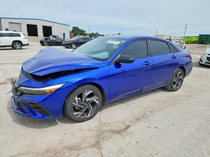 Hyundai Elantra 2.0L 4 2025