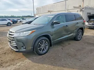 Toyota Highlander 3.5L 6 2017