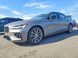 Volvo S60 2.0L 4 2021