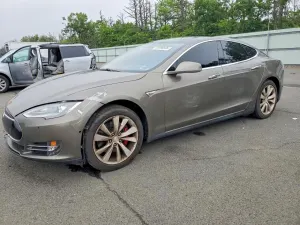 Tesla Model S 2015
