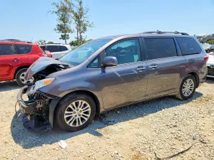 Toyota Sienna 3.5L 6 2015