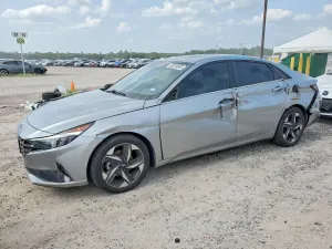 Hyundai Elantra 2.0L 4 2023