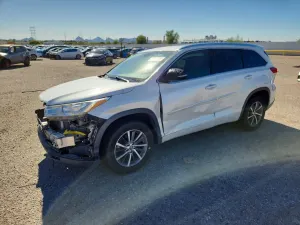 Toyota Highlander 3.5L 6 2017