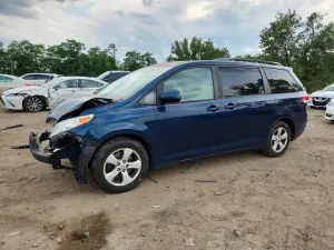 Toyota Sienna 3.5L 6 2012