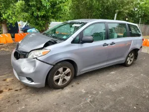 Toyota Sienna 3.5L 6 2013