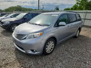 Toyota Sienna 3.5L 6 2013