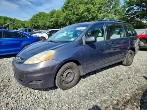 Toyota Sienna 3.5L 6 2010