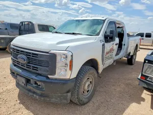 Ford F-350 6.7L 8 2024