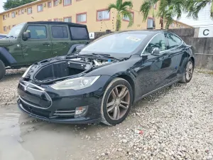 Tesla Model S 2015