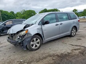 Toyota Sienna 3.5L 6 2016