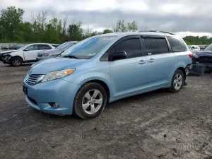 Toyota Sienna 3.5L 6 2015