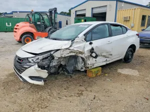 Nissan Versa 1.6L 4 2024