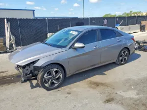 Hyundai Elantra 2.0L 4 2023