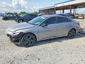 Hyundai Elantra 2.0L 4 2026