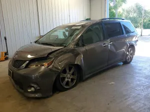 Toyota Sienna 3.5L 6 2014