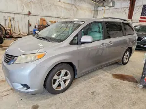 Toyota Sienna 3.5L 6 2011