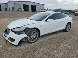 Tesla Model S 2014