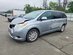 Toyota Sienna 3.5L 6 2012