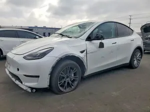 Tesla Model Y 2025