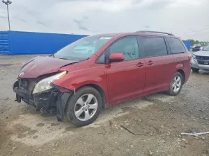 Toyota Sienna 3.5L 6 2015