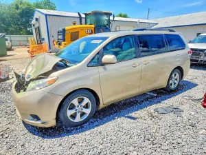 Toyota Sienna 3.5L 6 2013