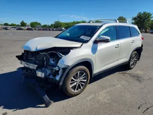Toyota Highlander 3.5L 6 2019