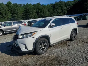 Toyota Highlander 3.5L 6 2017