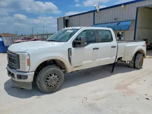 Ford F-350 6.7L 8 2024