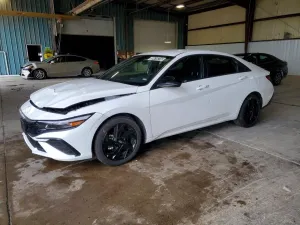 Hyundai Elantra 2.0L 4 2026