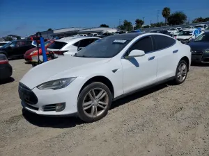 Tesla Model S 2013