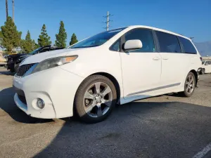 Toyota Sienna 3.5L 6 2011