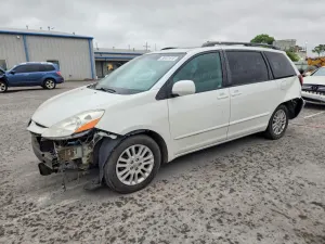 Toyota Sienna 3.5L 6 2010