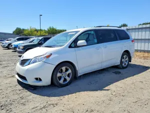 Toyota Sienna 3.5L 6 2013