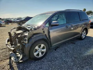 Toyota Sienna 3.5L 6 2014
