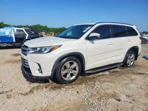 Toyota Highlander 3.5L 6 2017
