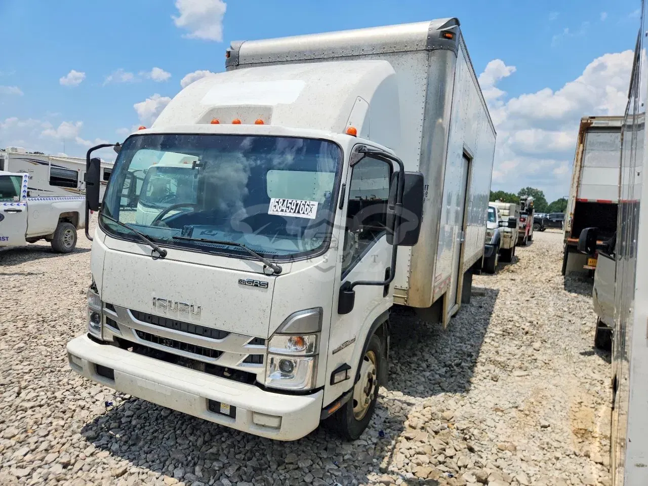 Isuzu NPR 6.6L 8 2023