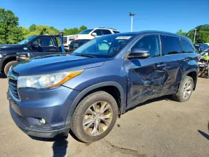 Toyota Highlander 3.5L 6 2015