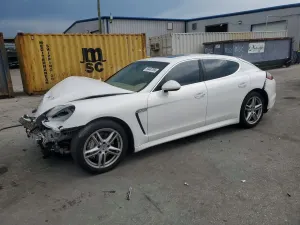 Porsche Panamera 4.8L 8 2011