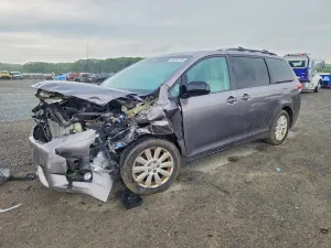 Toyota Sienna 3.5L 6 2012