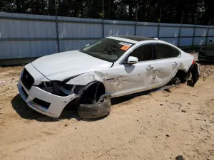 Jaguar XF 3.0L 6 2016