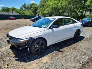 Hyundai Elantra 2.0L 4 2026