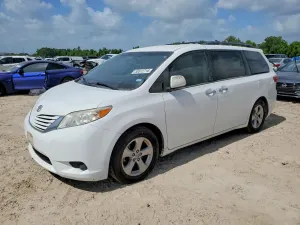 Toyota Sienna 3.5L 6 2017