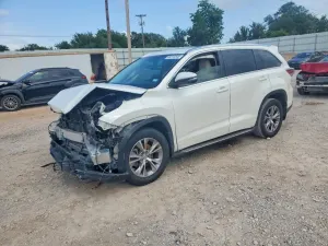 Toyota Highlander 3.5L 6 2015